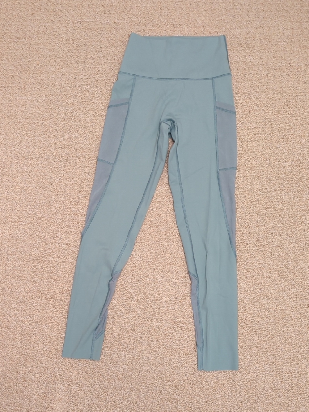 aerie Offline High-Rise Leggings in Light Sage